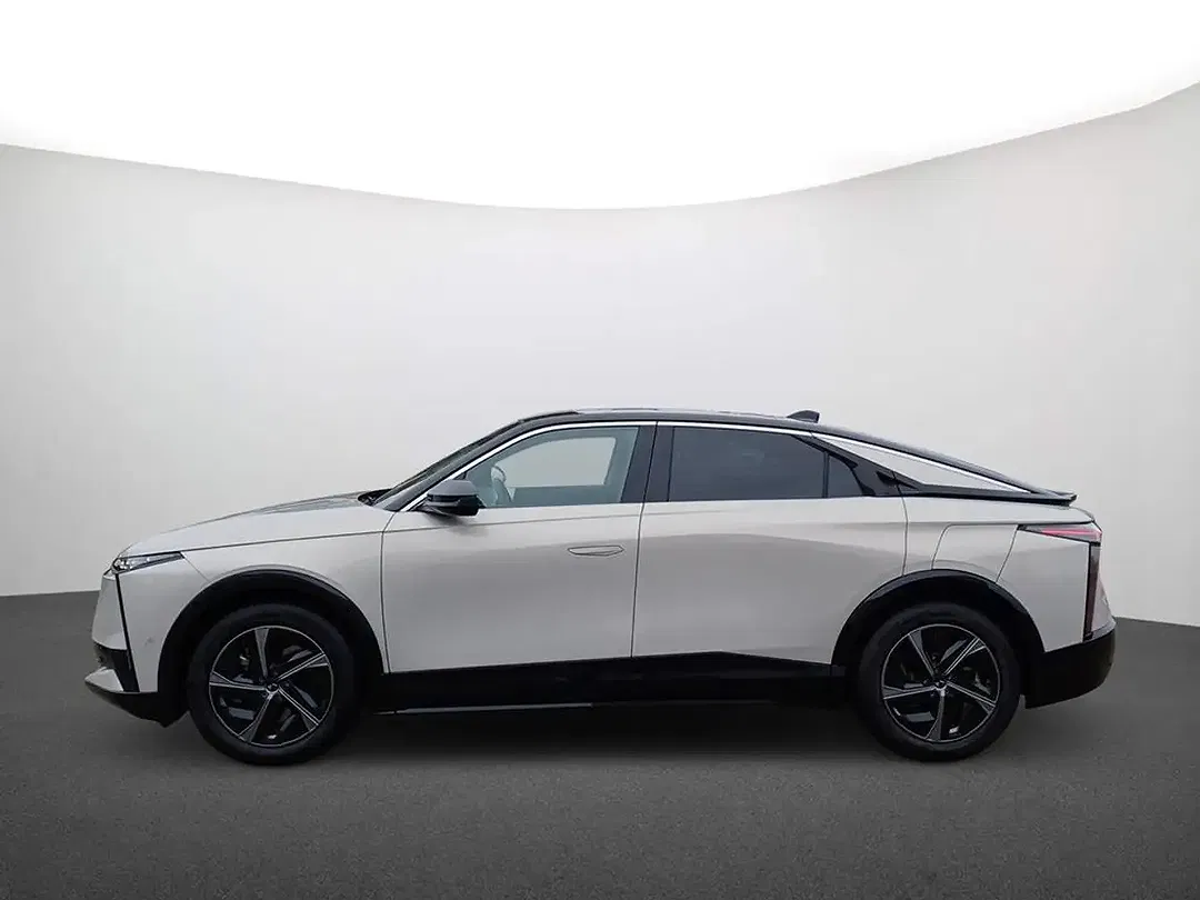DS Automobiles N°8 - Thumbnail 4