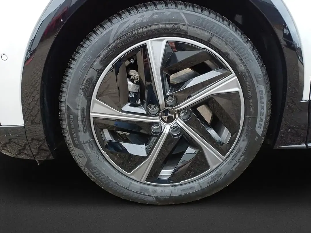 DS Automobiles N°8 - Thumbnail 7
