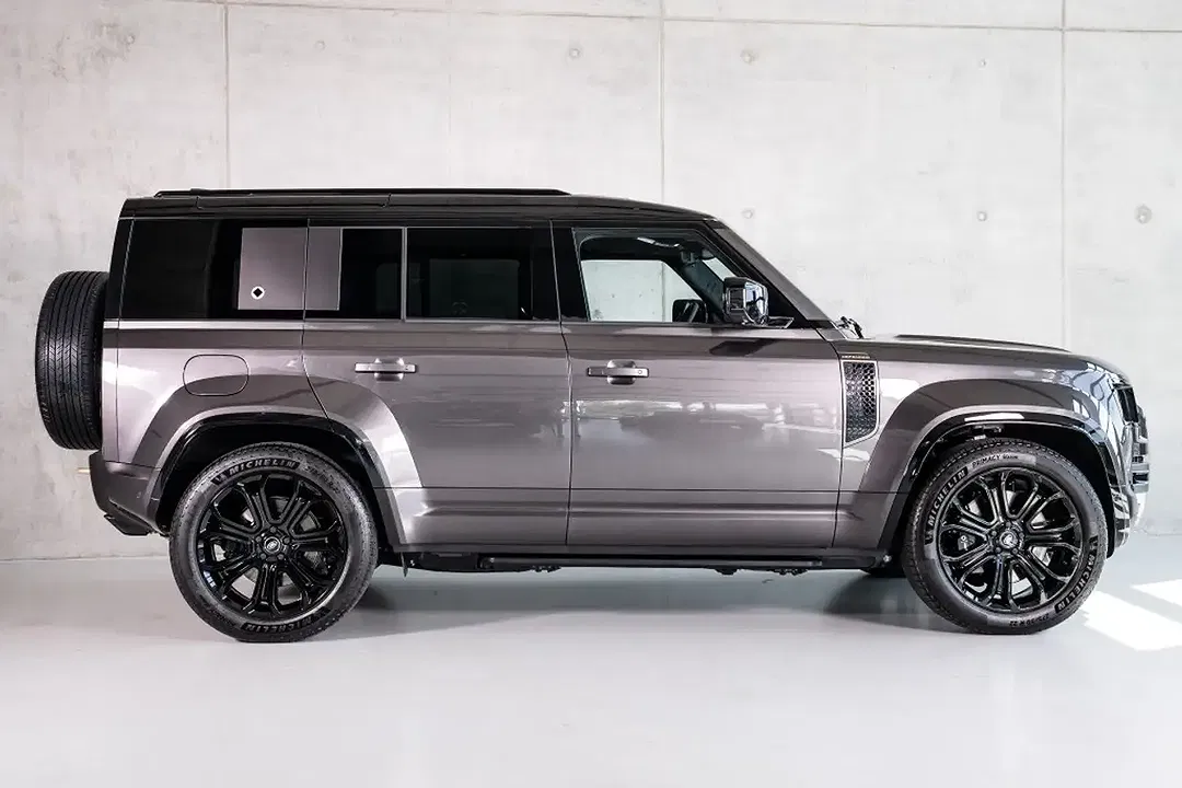 Land Rover Defender 110 - Thumbnail 10