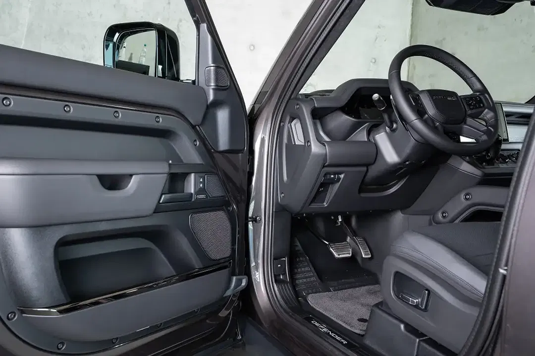 Land Rover Defender 110 - Thumbnail 13
