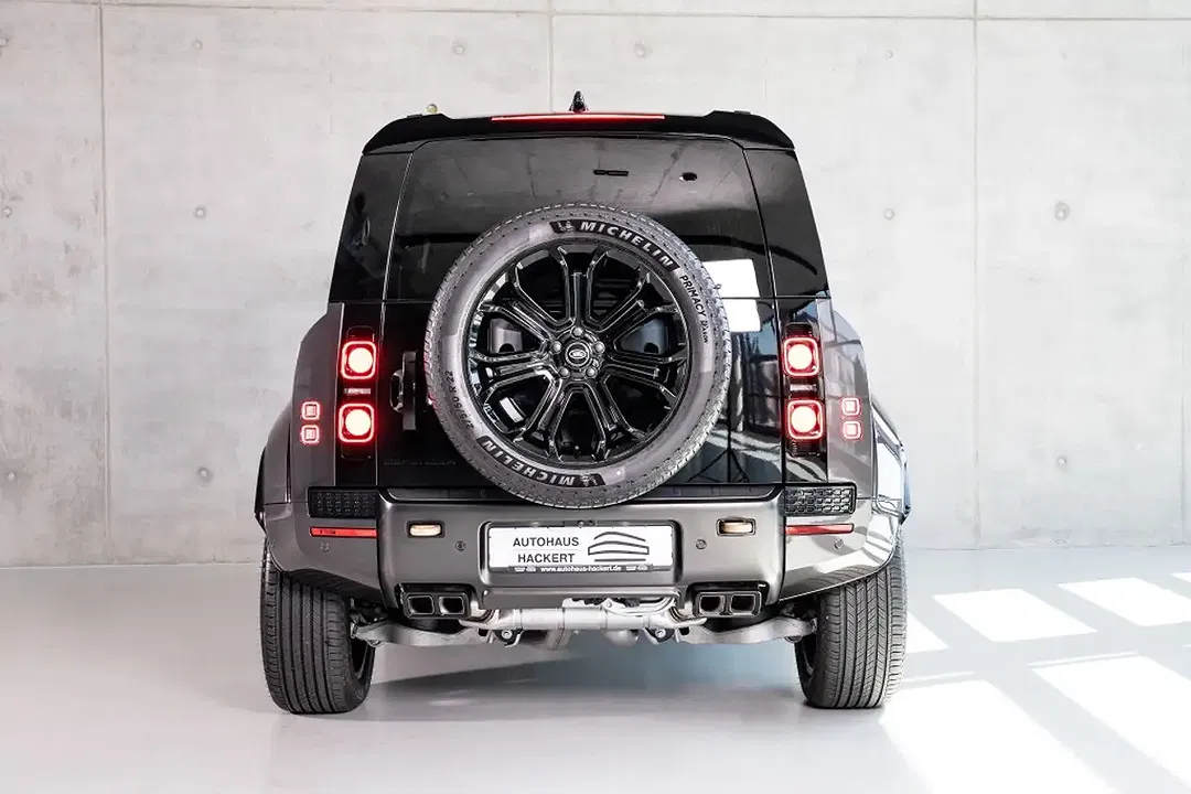 Land Rover Defender 110 - Thumbnail 8