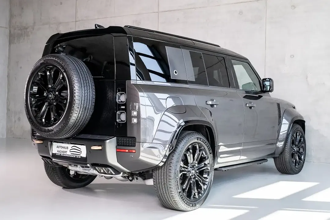 Land Rover Defender 110 - Thumbnail 9