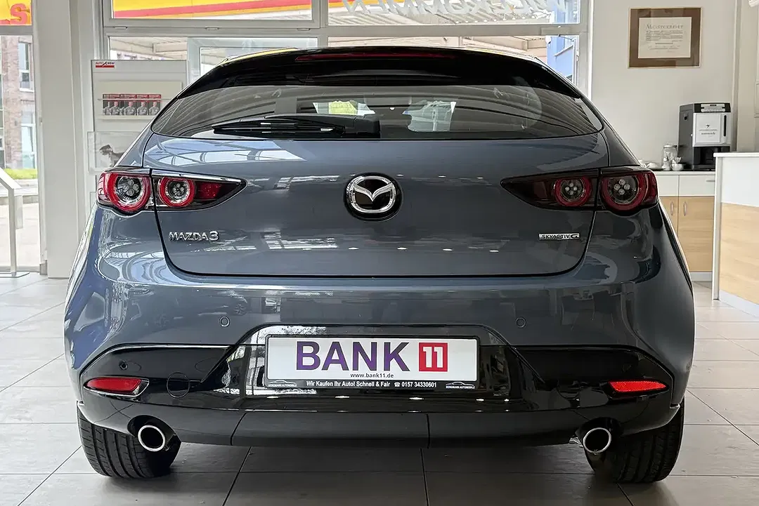 Mazda 3 - Thumbnail 3