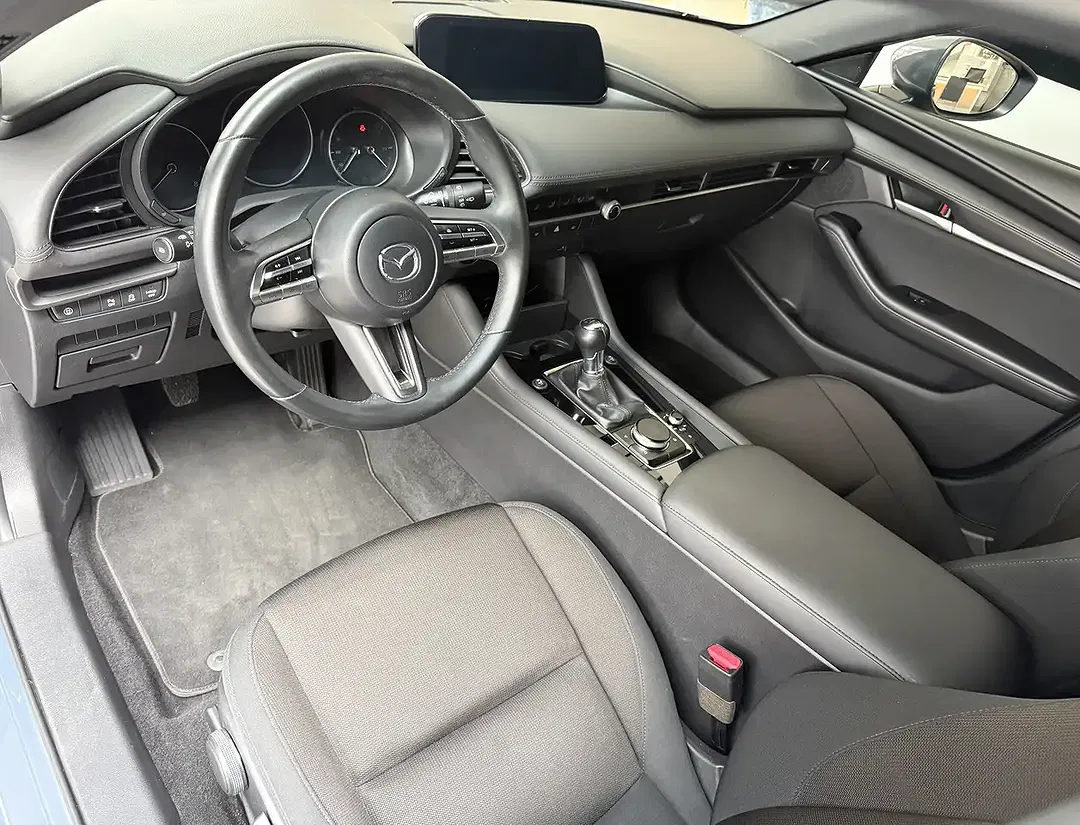 Mazda 3 - Thumbnail 5