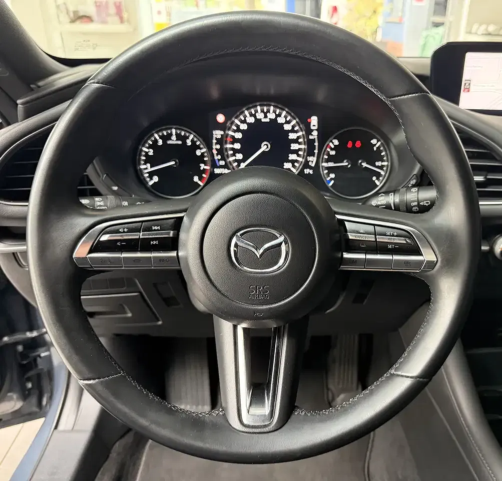 Mazda 3 - Thumbnail 6