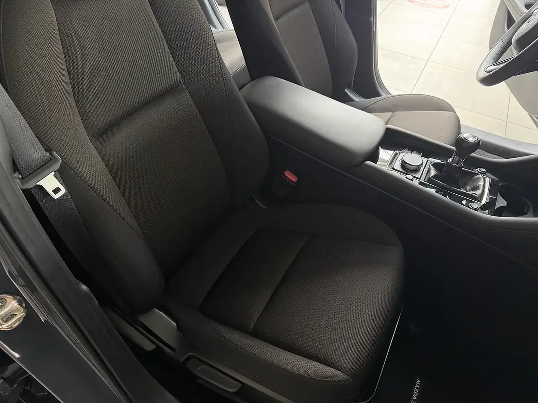 Mazda 3 - Thumbnail 8