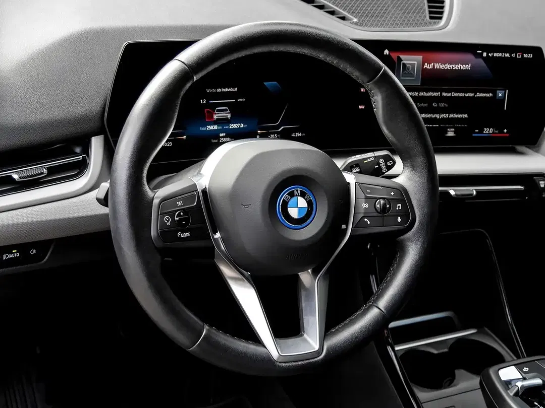 BMW iX1 xDrive Plus - Thumbnail 10
