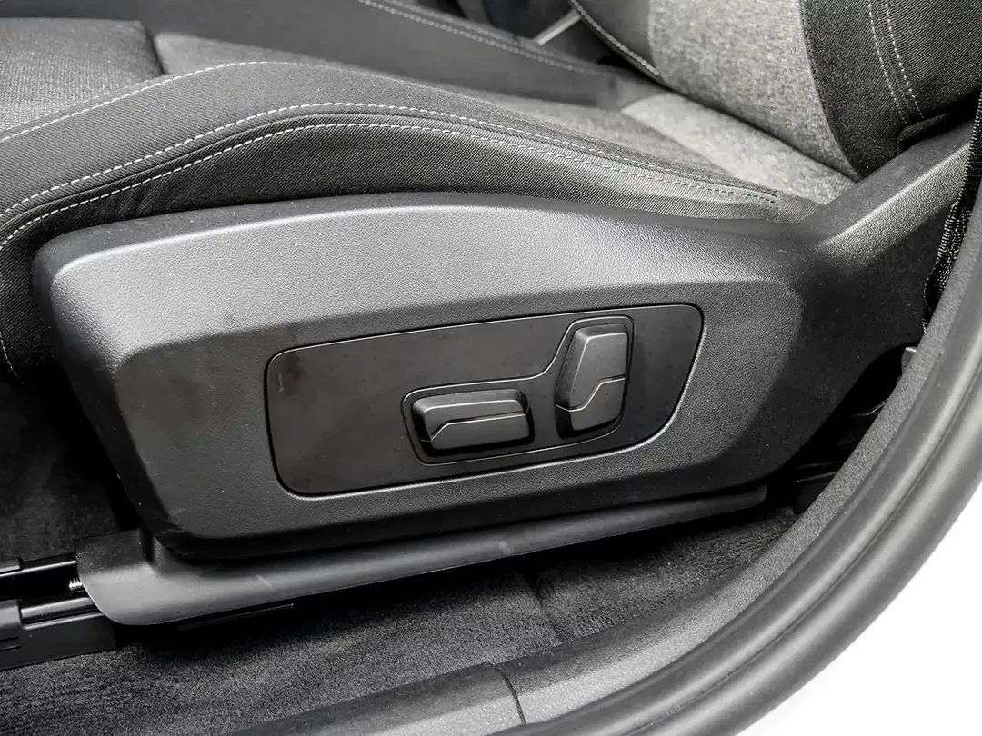 BMW iX1 xDrive Plus - Thumbnail 13