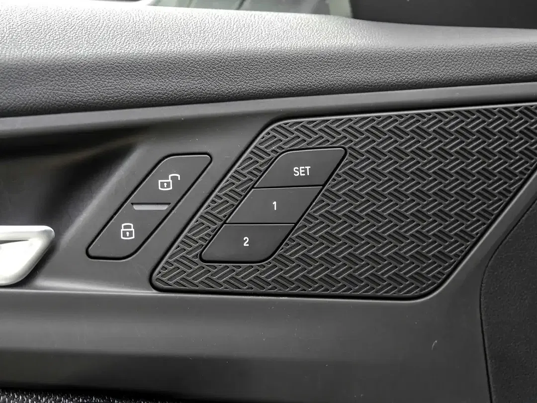 BMW iX1 xDrive Plus - Thumbnail 14