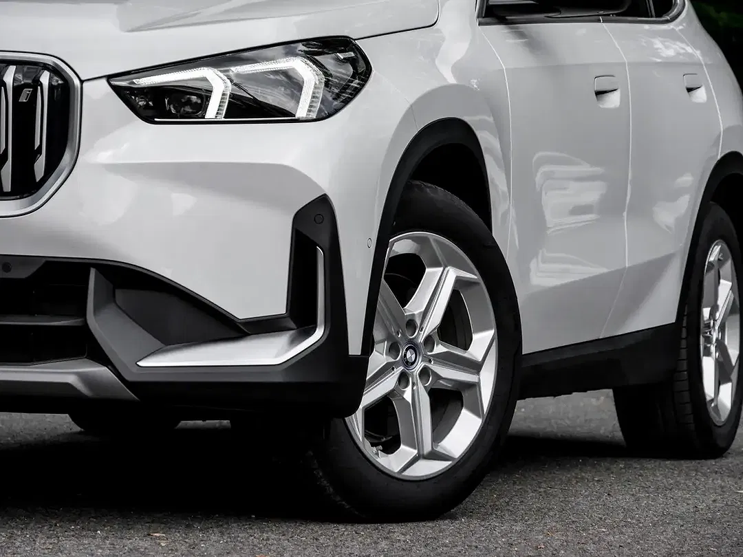 BMW iX1 xDrive Plus - Thumbnail 5