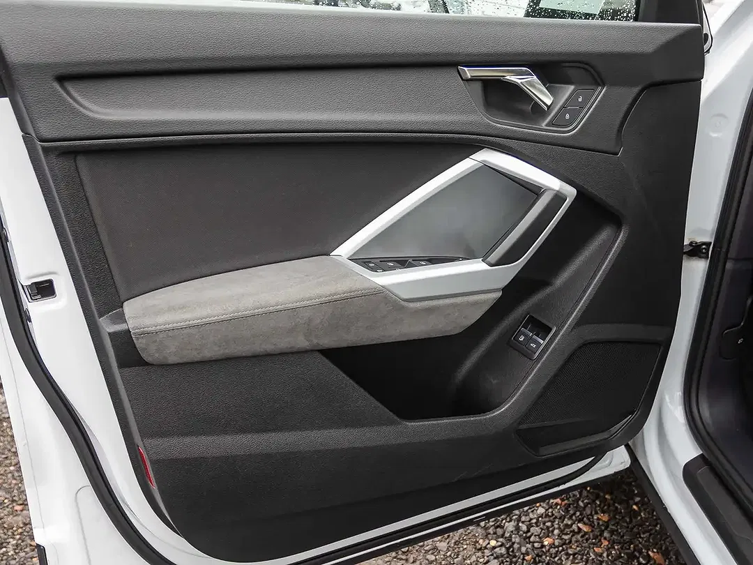 Audi Q3 S tronic - Thumbnail 9