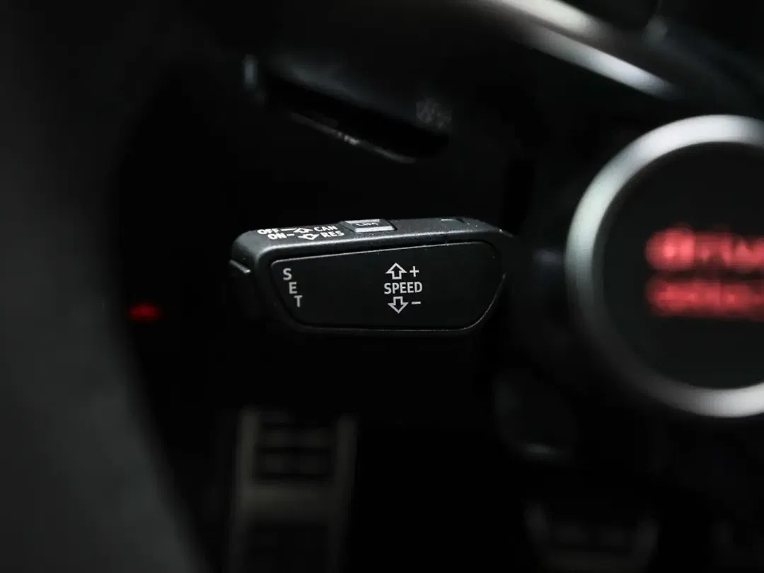 Audi TT RS Coupe exclusive - Thumbnail 10