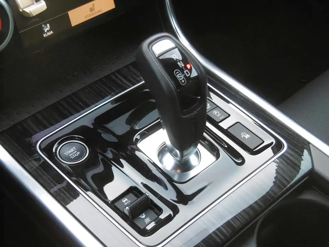 Jaguar XE 4x4 R-Dynamic Black Edition - Thumbnail 11