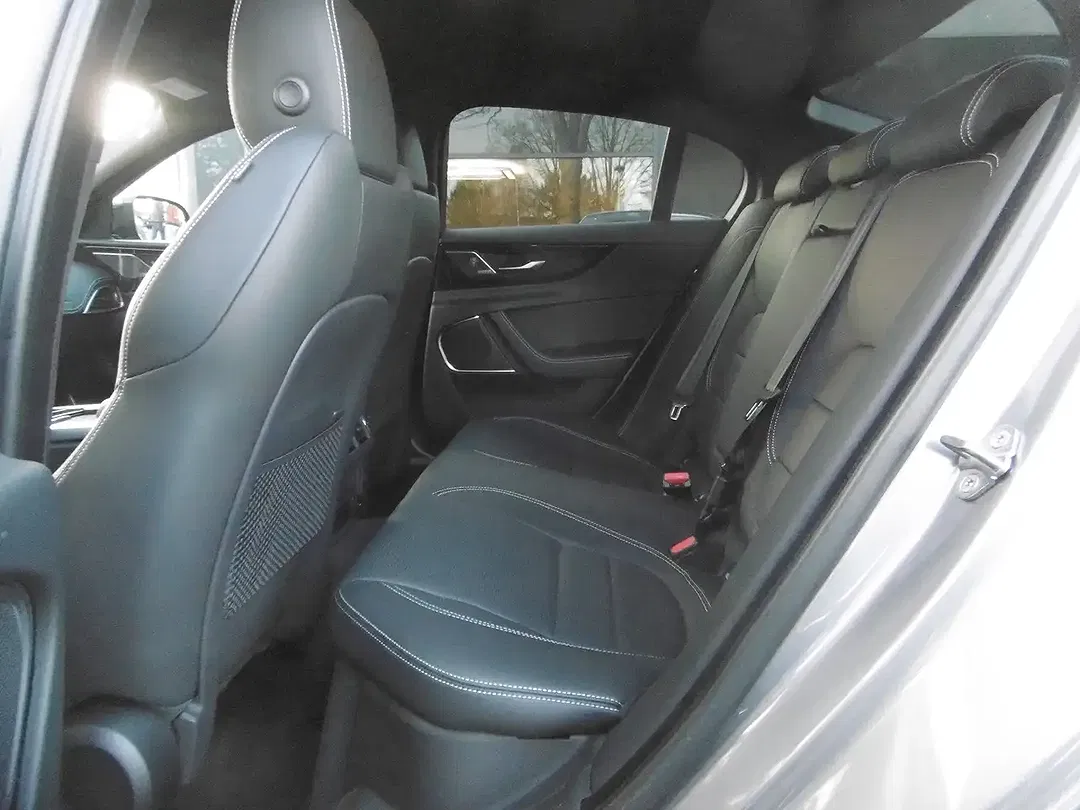 Jaguar XE 4x4 R-Dynamic Black Edition - Thumbnail 13