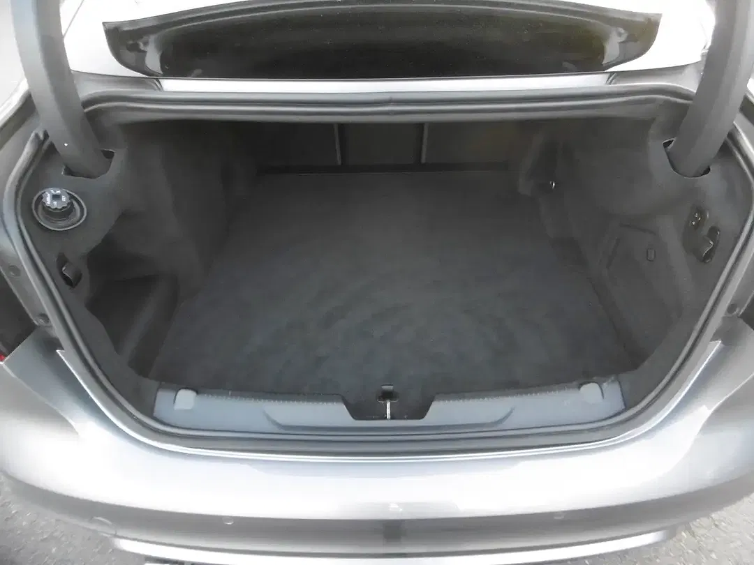 Jaguar XE 4x4 R-Dynamic Black Edition - Thumbnail 14