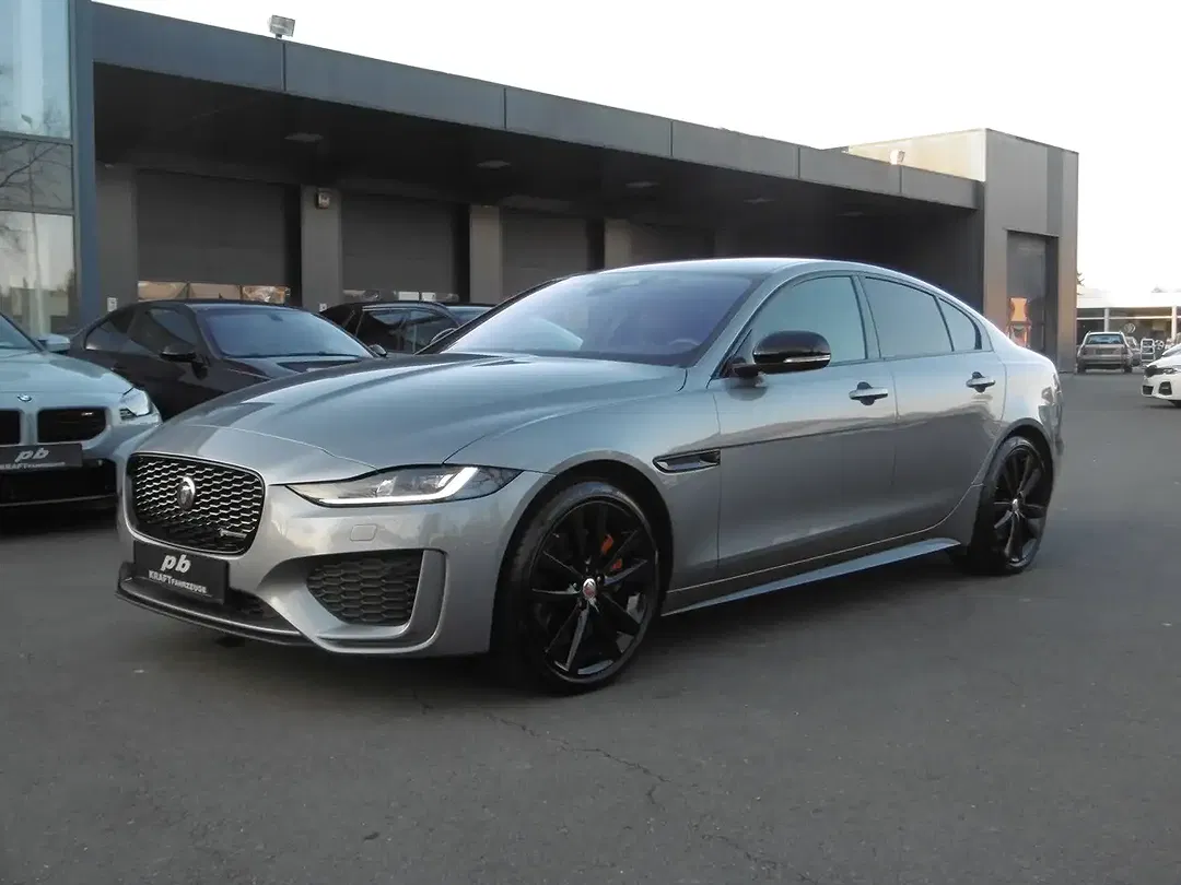 Jaguar XE 4x4 R-Dynamic Black Edition - foto 2
