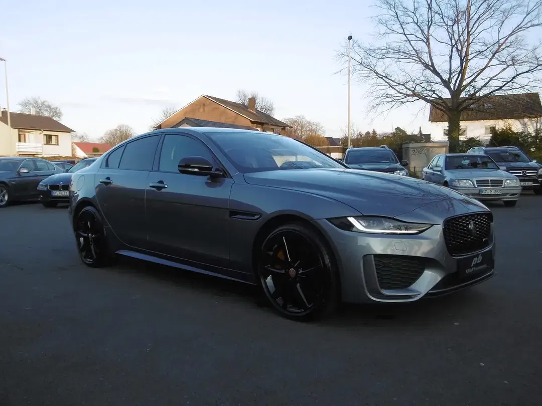 Jaguar XE 4x4 R-Dynamic Black Edition - Thumbnail 4