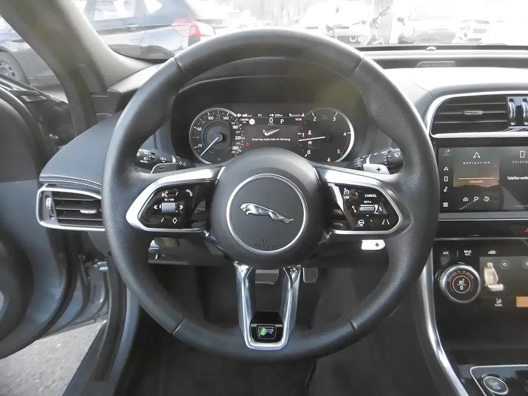 Jaguar XE 4x4 R-Dynamic Black Edition - Thumbnail 8