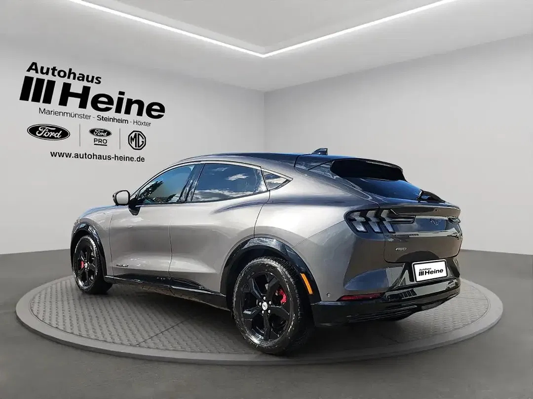 Ford Mustang Mach-E 4x4 - Thumbnail 3