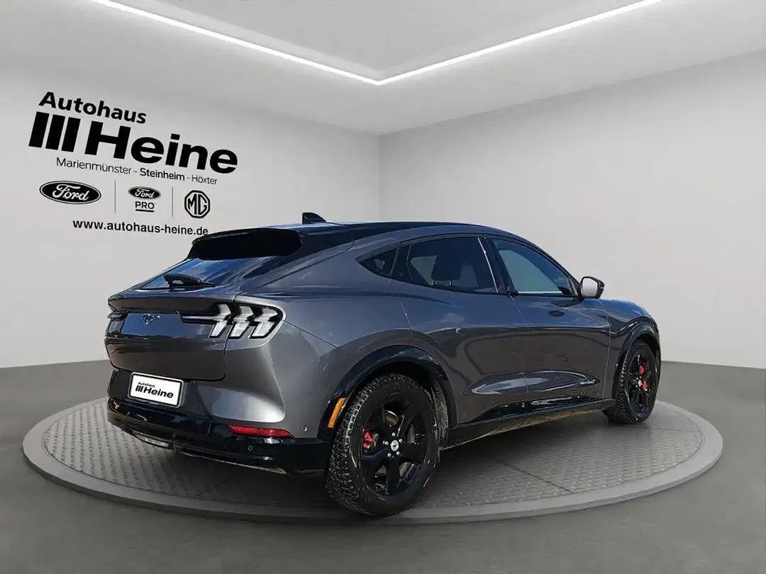 Ford Mustang Mach-E 4x4 - Thumbnail 5