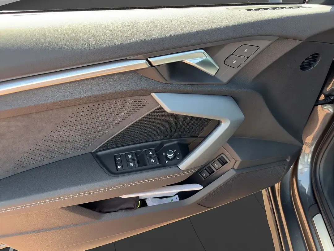 Audi A3 TFSI e Matrix LED S line - Thumbnail 3