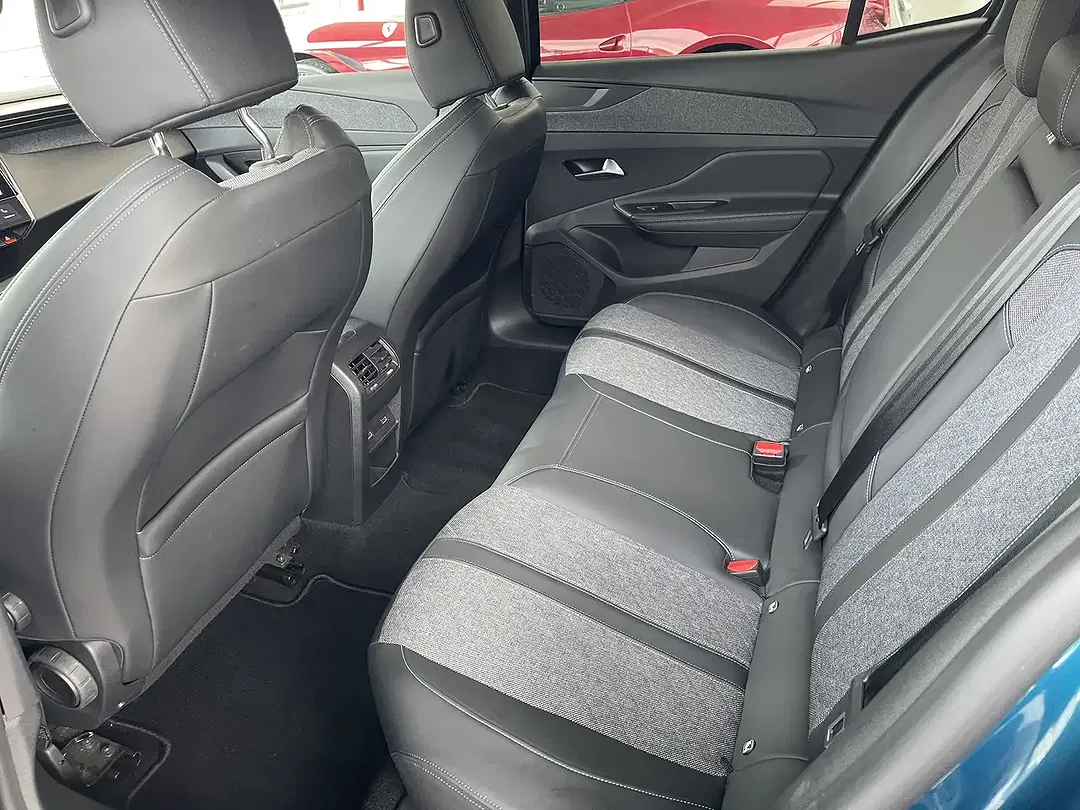 Peugeot 408 - Thumbnail 12