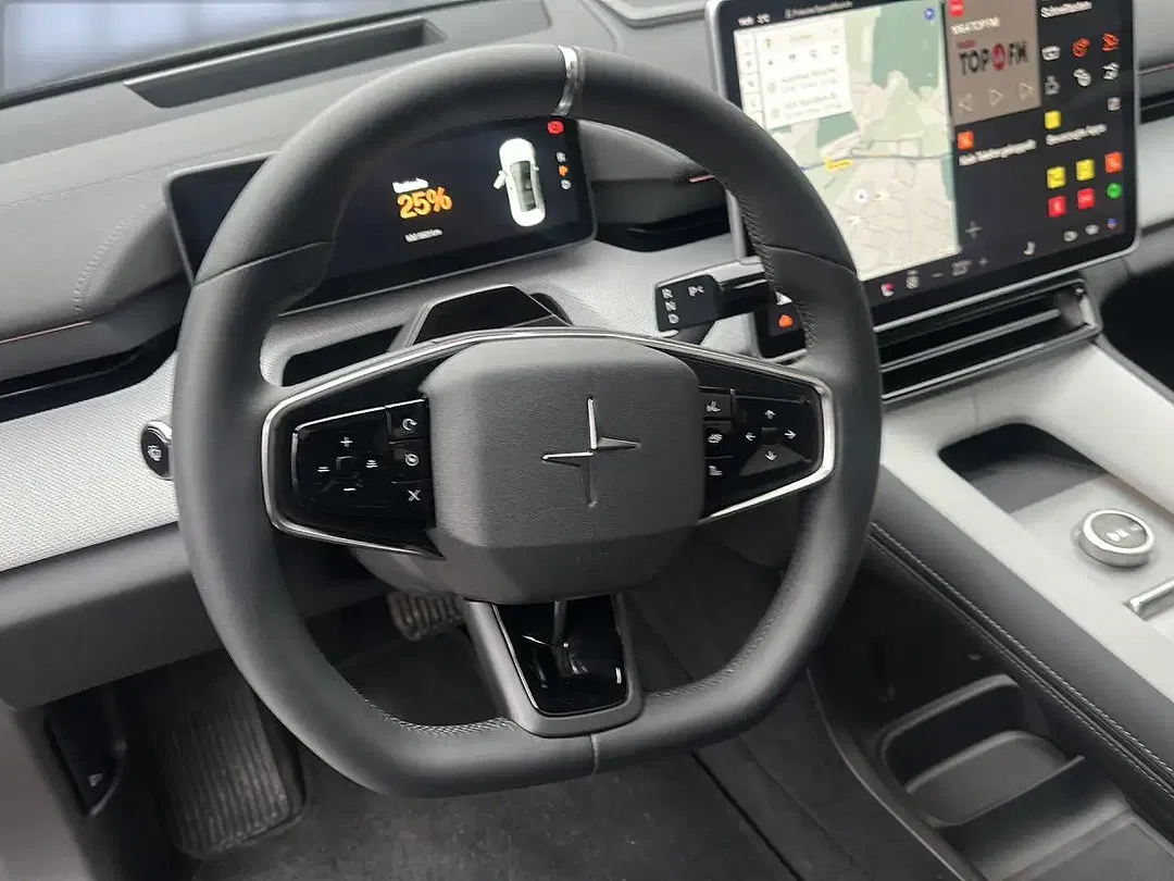 Polestar 4 - Thumbnail 10