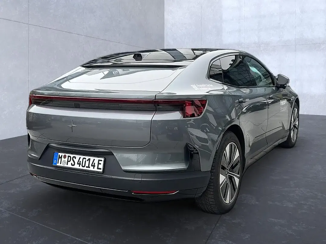 Polestar 4 - Thumbnail 3