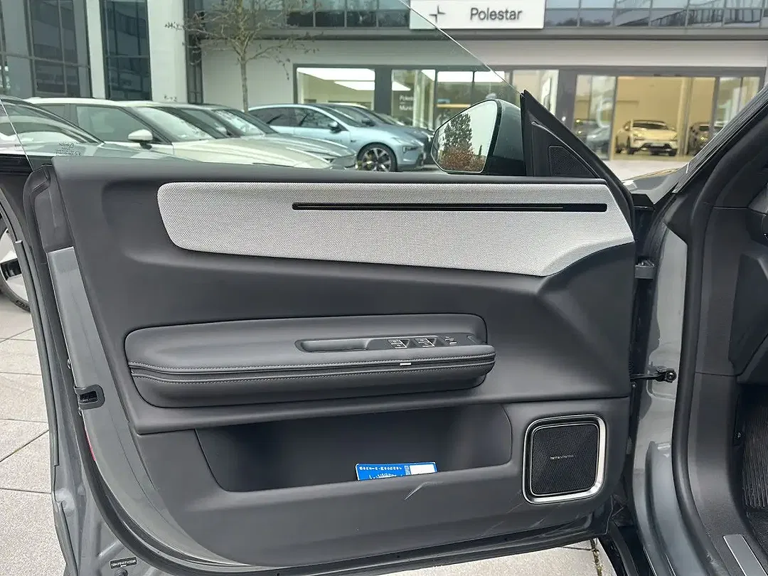 Polestar 4 - Thumbnail 8
