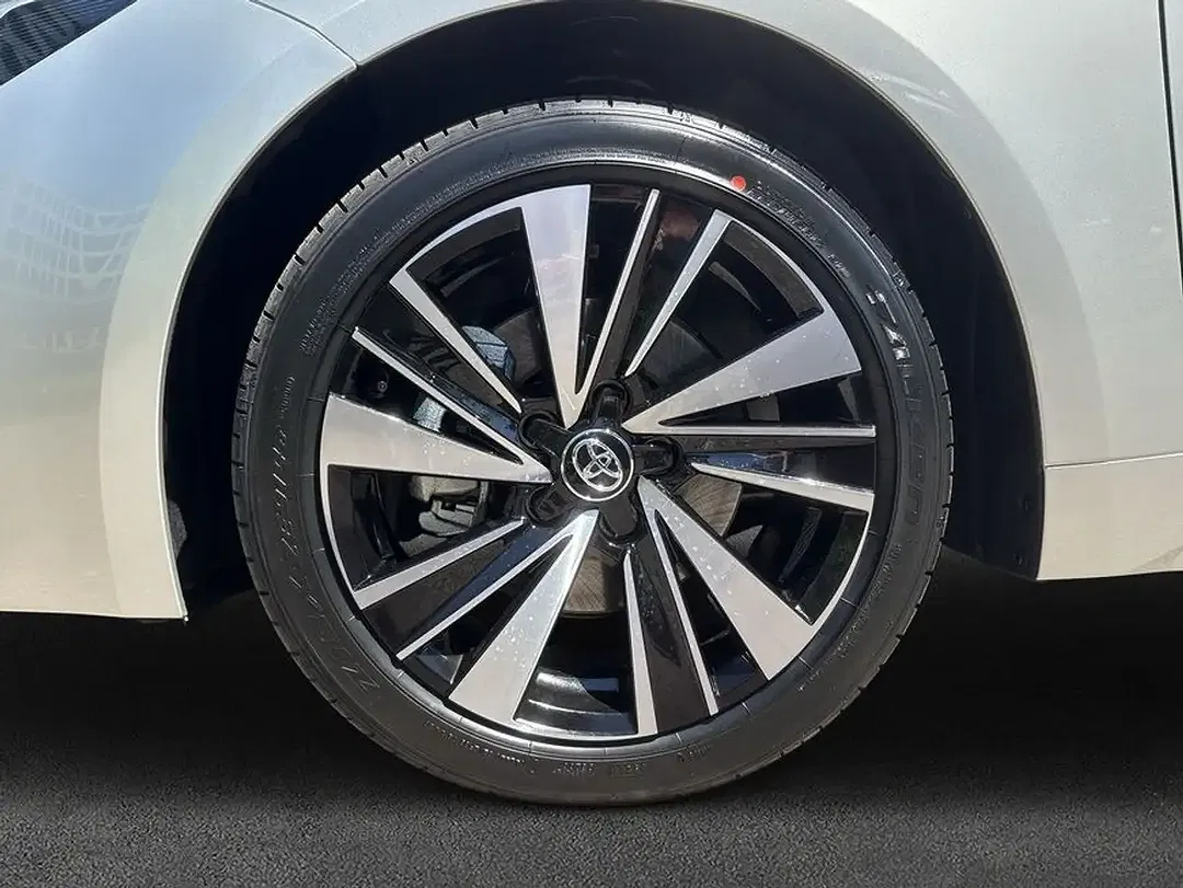 Toyota Corolla Hybrid - Thumbnail 7