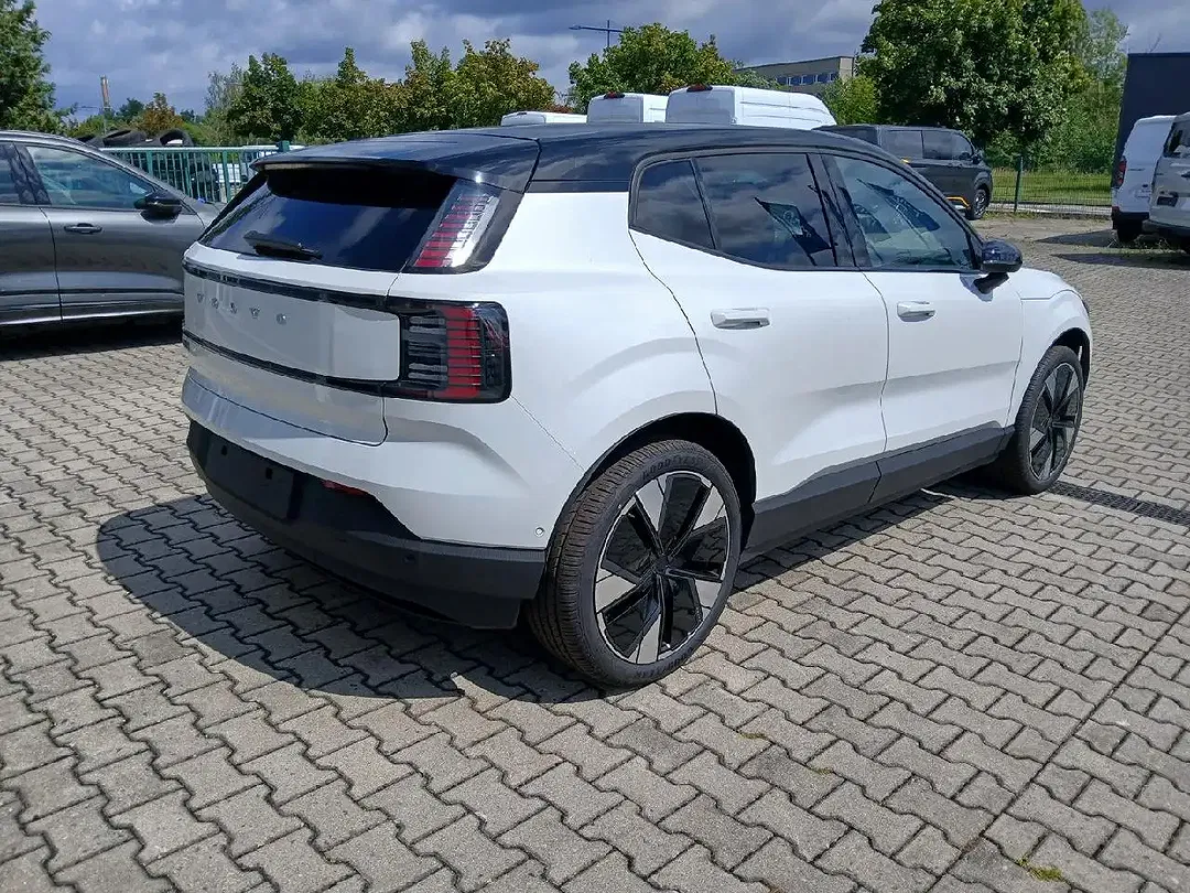 Volvo EX30 EV Ultra - Thumbnail 5