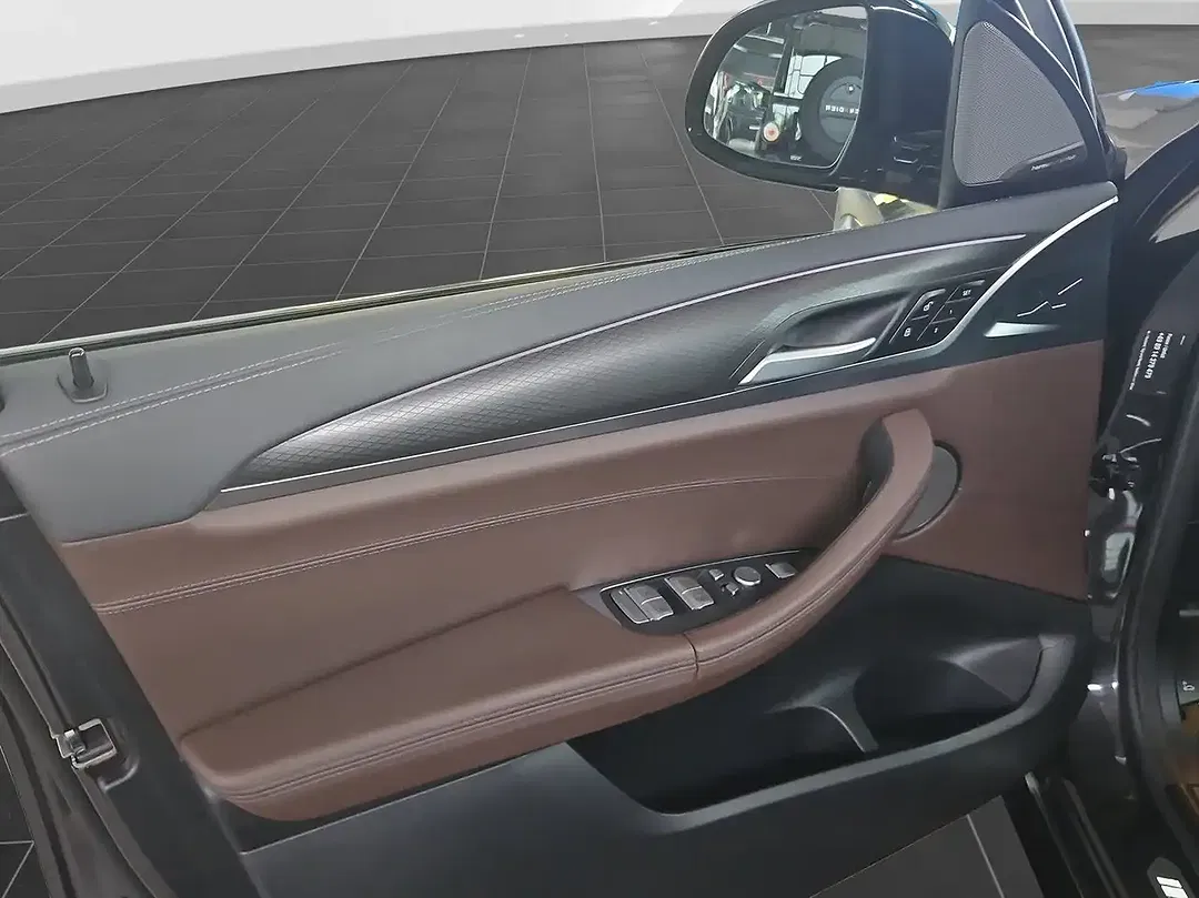 BMW iX3 M Sport Plus - Thumbnail 10