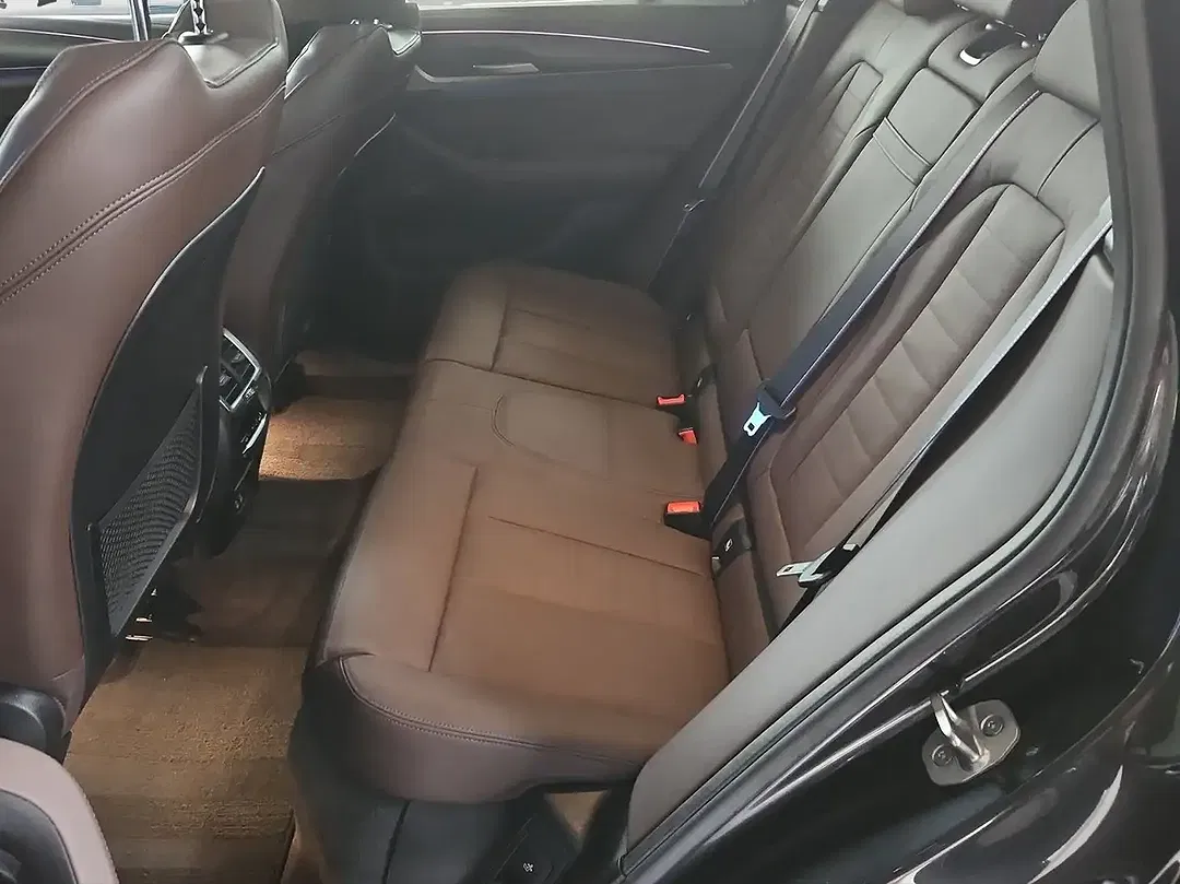 BMW iX3 M Sport Plus - Thumbnail 13