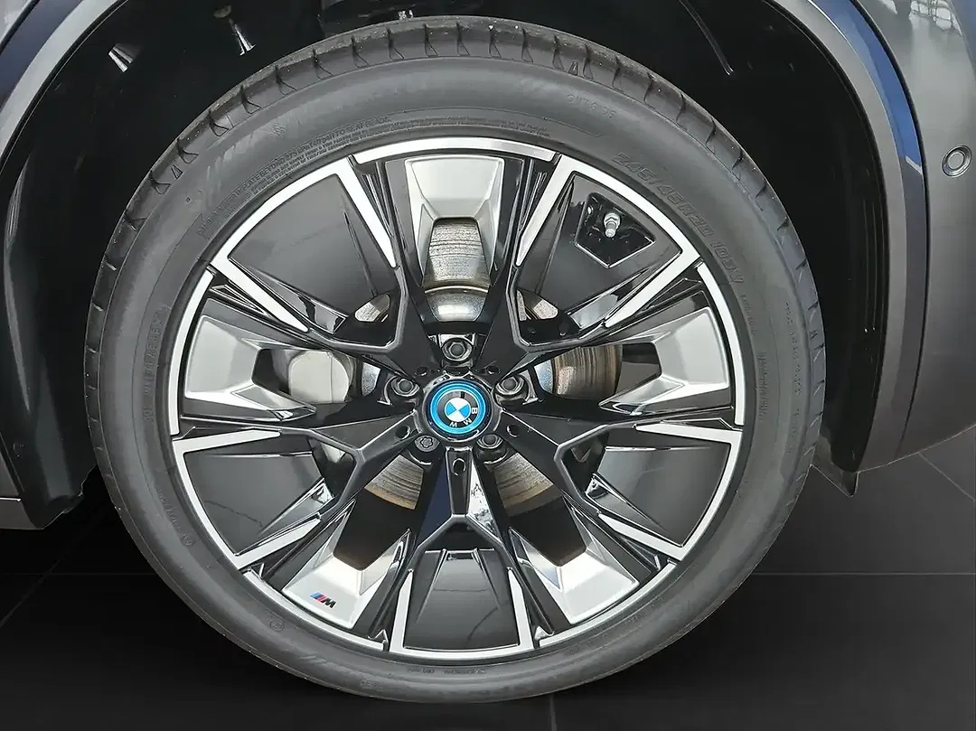 BMW iX3 M Sport Plus - Thumbnail 8