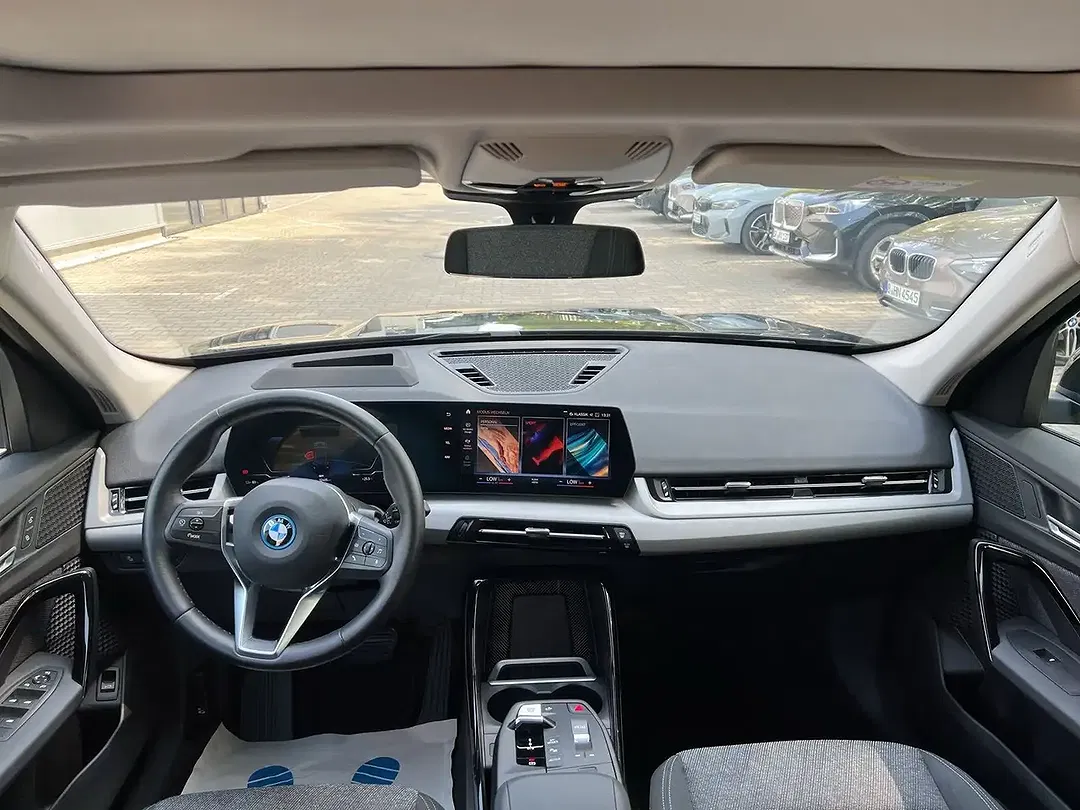 BMW iX1 xDrive - Thumbnail 10