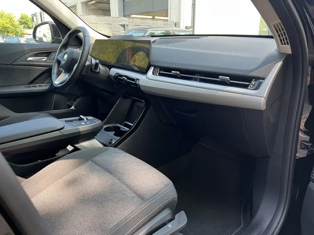 BMW iX1 xDrive - Thumbnail 11