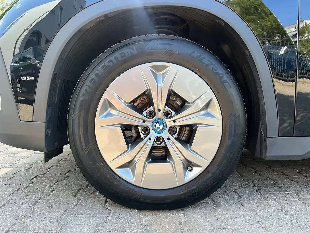 BMW iX1 xDrive - Thumbnail 3