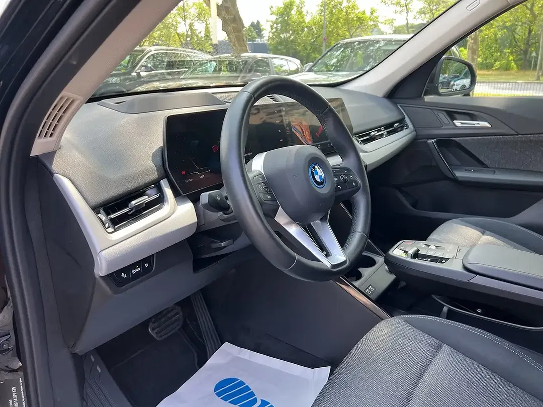 BMW iX1 xDrive - Thumbnail 8