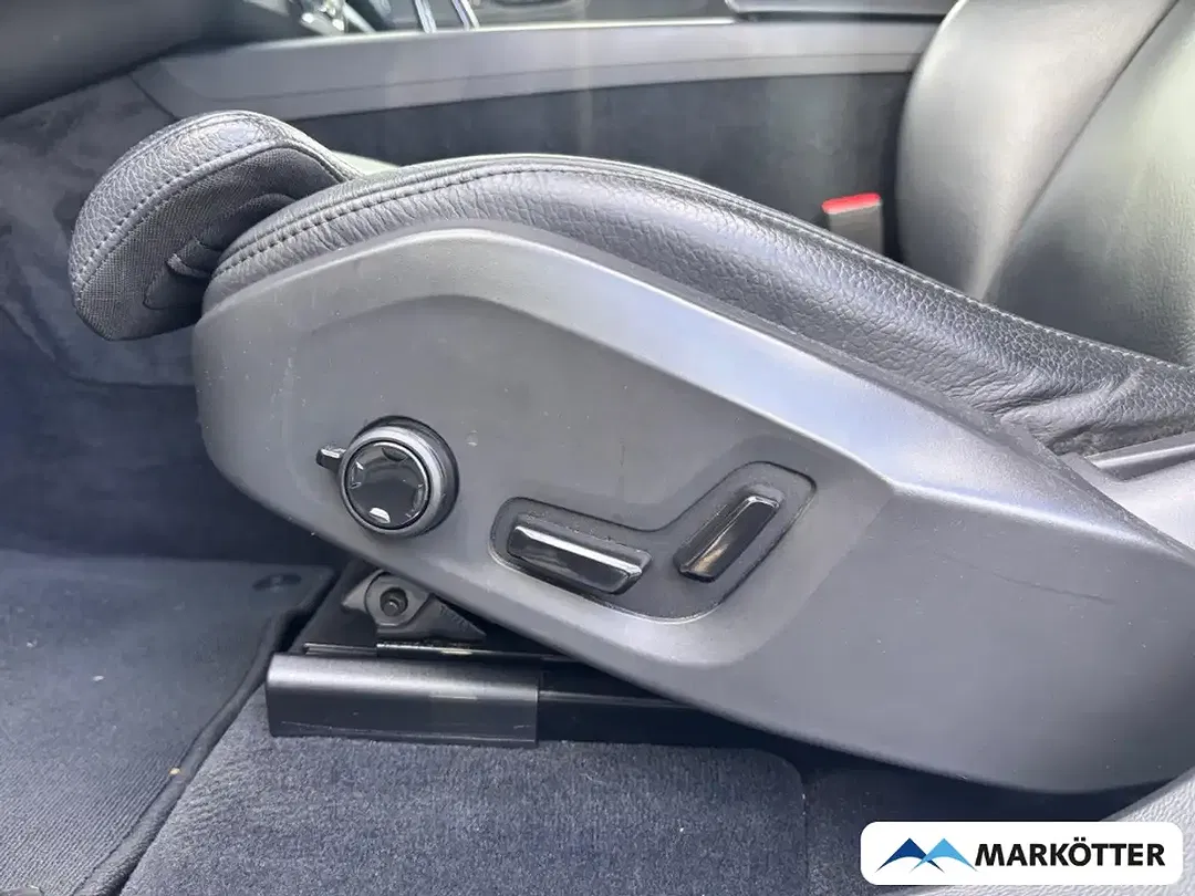 Volvo XC60 B4 Plus Dark - Thumbnail 12