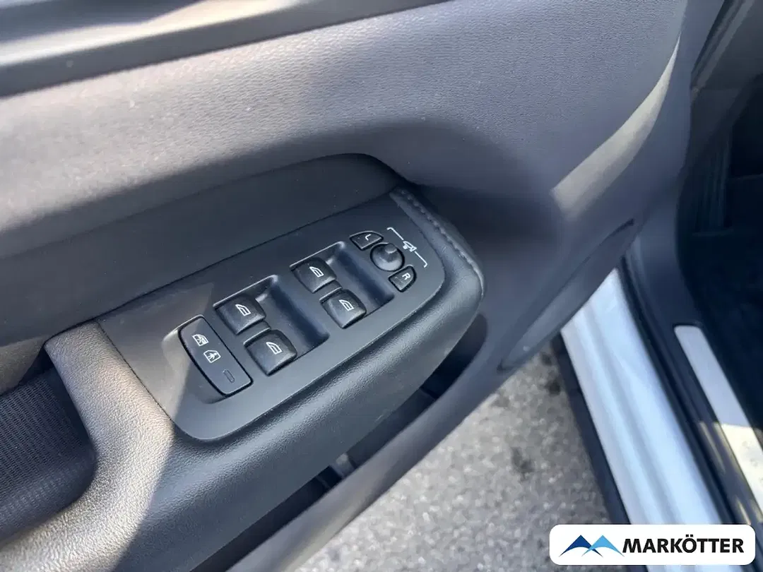 Volvo XC60 B4 Plus Dark - Thumbnail 13