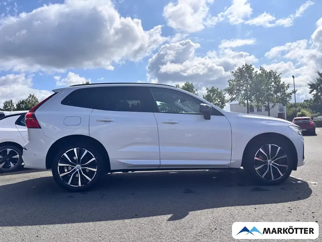 Volvo XC60 B4 Plus Dark - Thumbnail 3