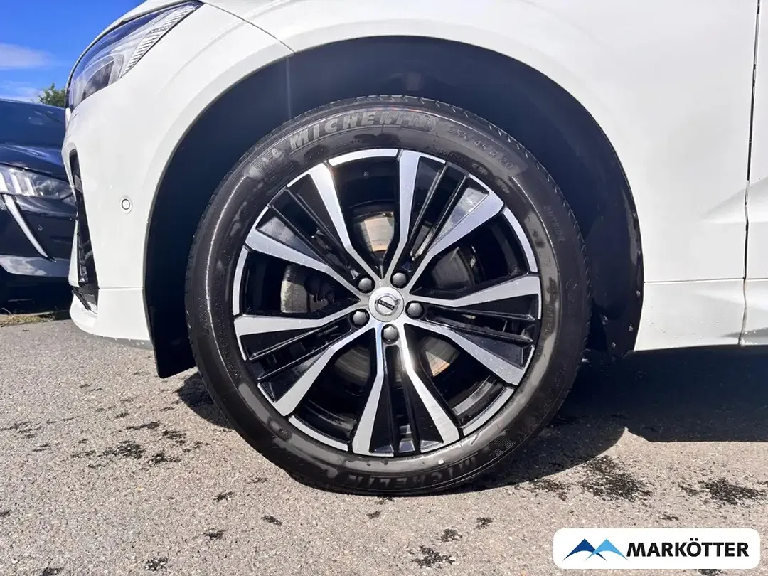 Volvo XC60 B4 Plus Dark - Thumbnail 4