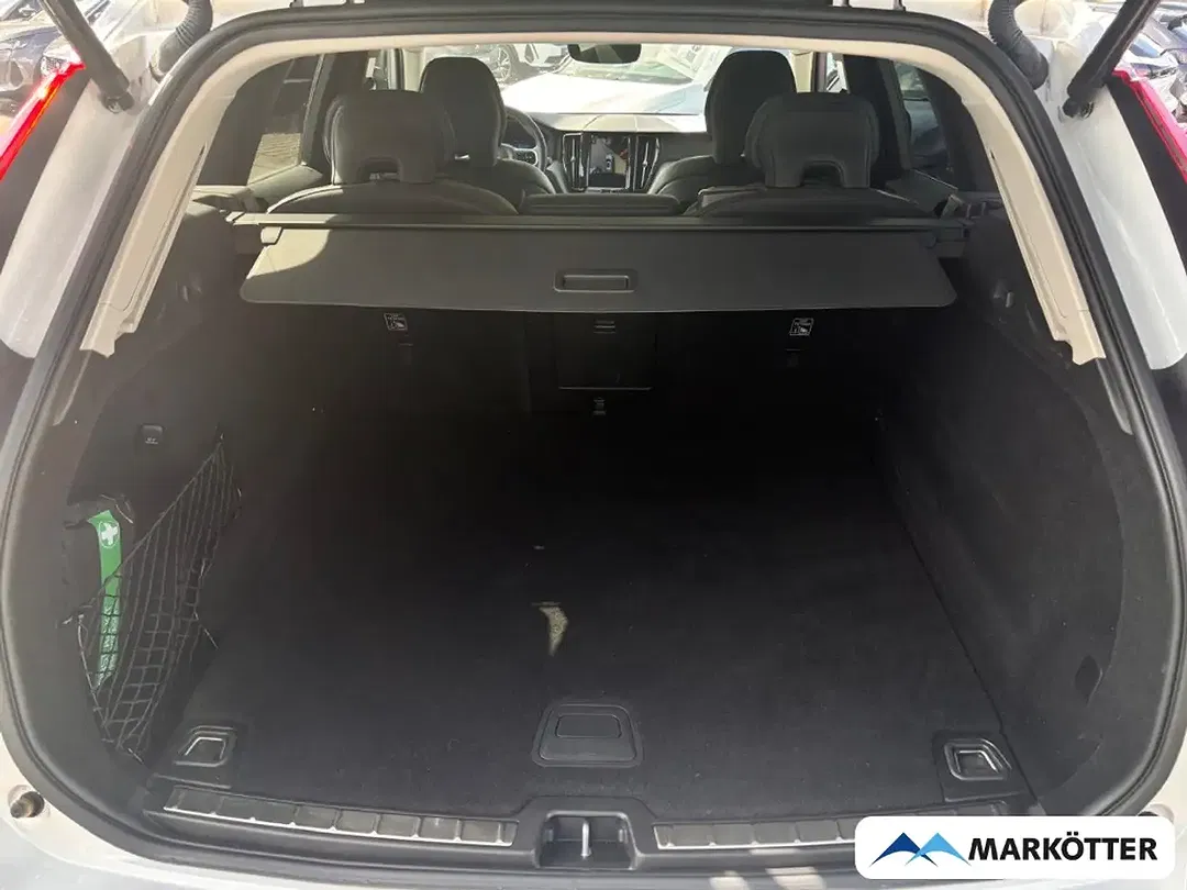 Volvo XC60 B4 Plus Dark - Thumbnail 6