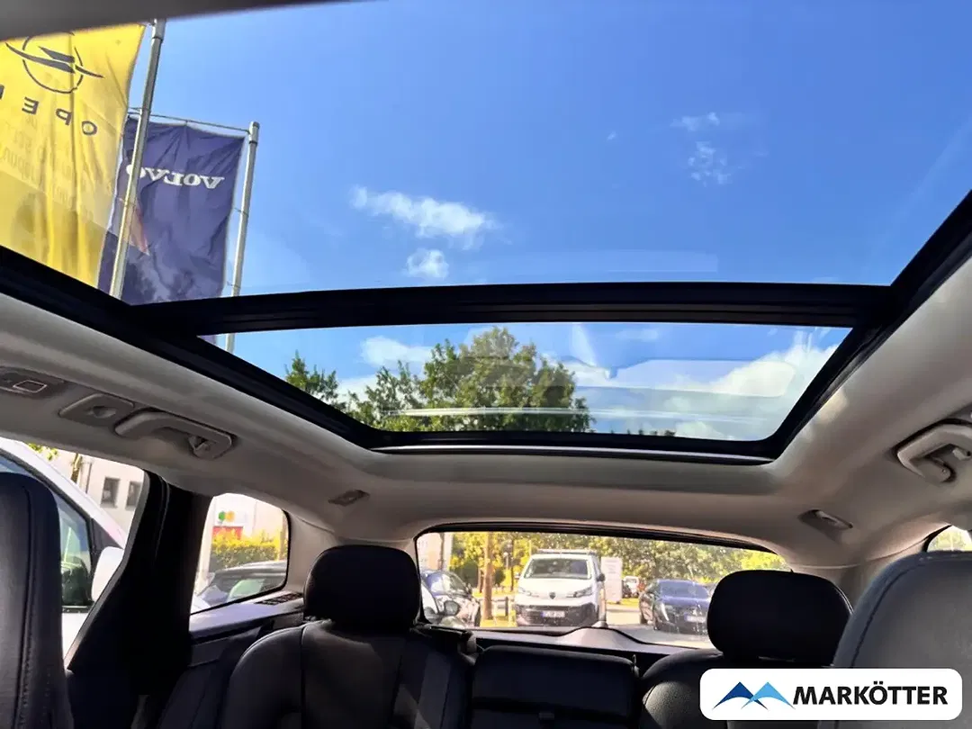 Volvo XC60 B4 Plus Dark - Thumbnail 8
