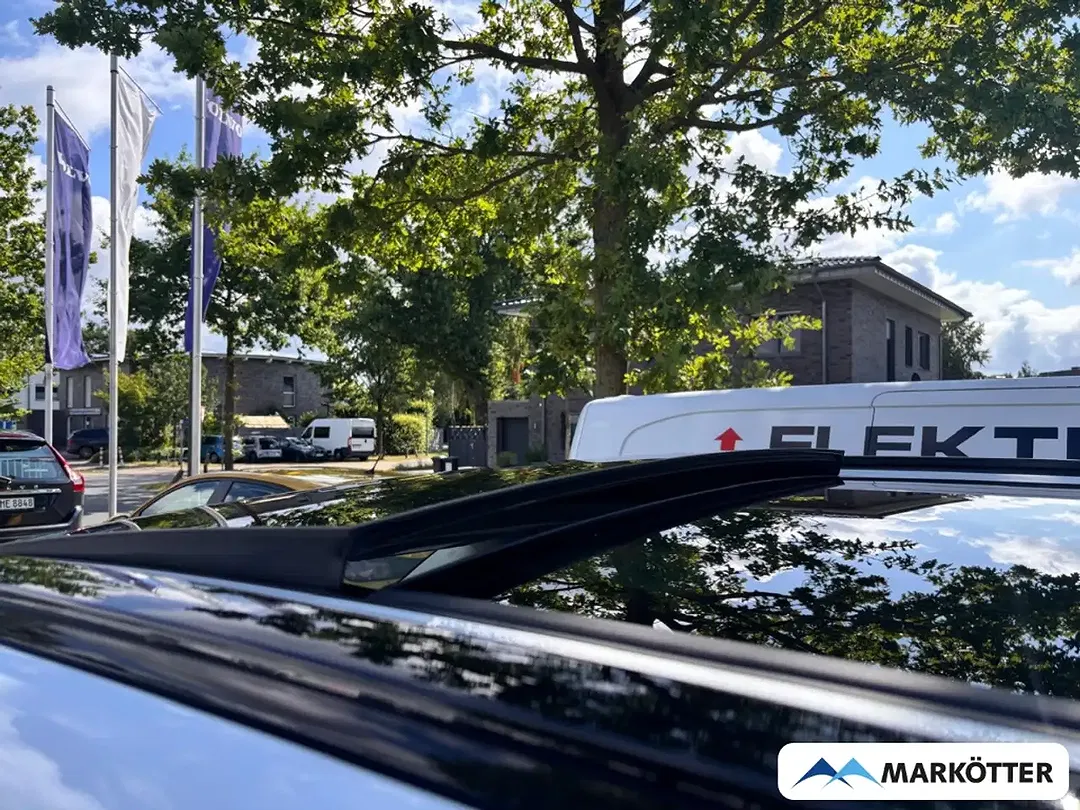 Volvo XC60 B4 Plus Dark - Thumbnail 9