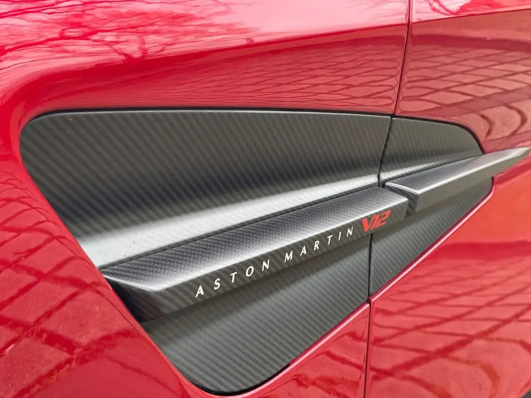 Aston Martin Vanquish - Thumbnail 10
