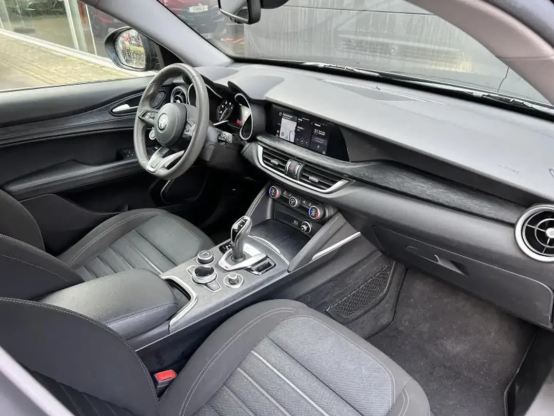 Alfa Romeo Stelvio Q4 Super - Thumbnail 13