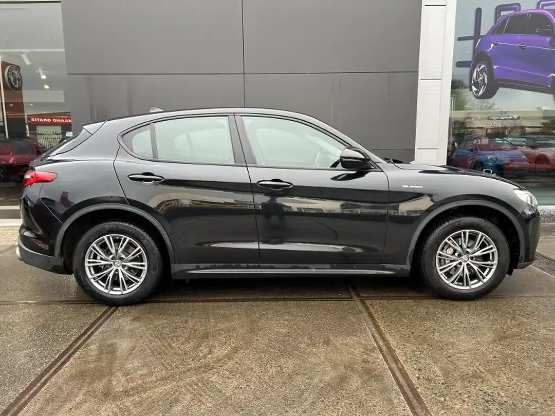 Alfa Romeo Stelvio Q4 Super - Thumbnail 4