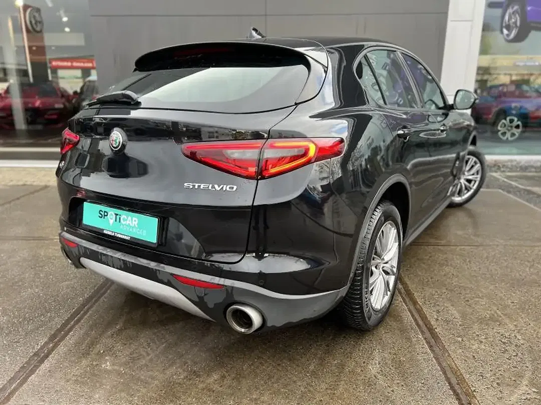 Alfa Romeo Stelvio Q4 Super - Thumbnail 5