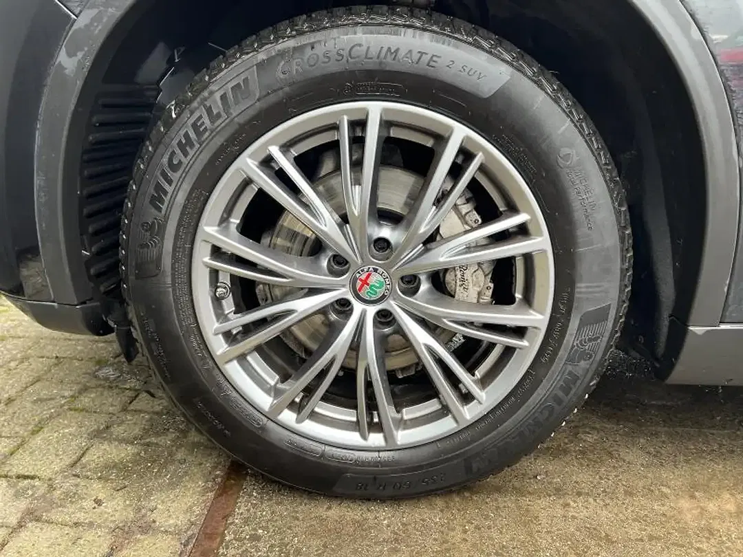 Alfa Romeo Stelvio Q4 Super - Thumbnail 9